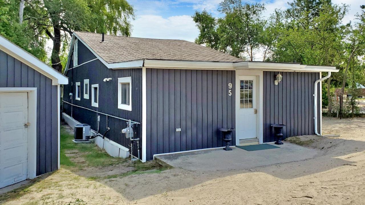 Main Beach River Retreat - Wasaga Beach 1 - Main Strip - 95 Mosley St Exterior photo